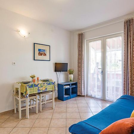 1 Bedroom Lovely Apartment In Rovinj Exteriör bild