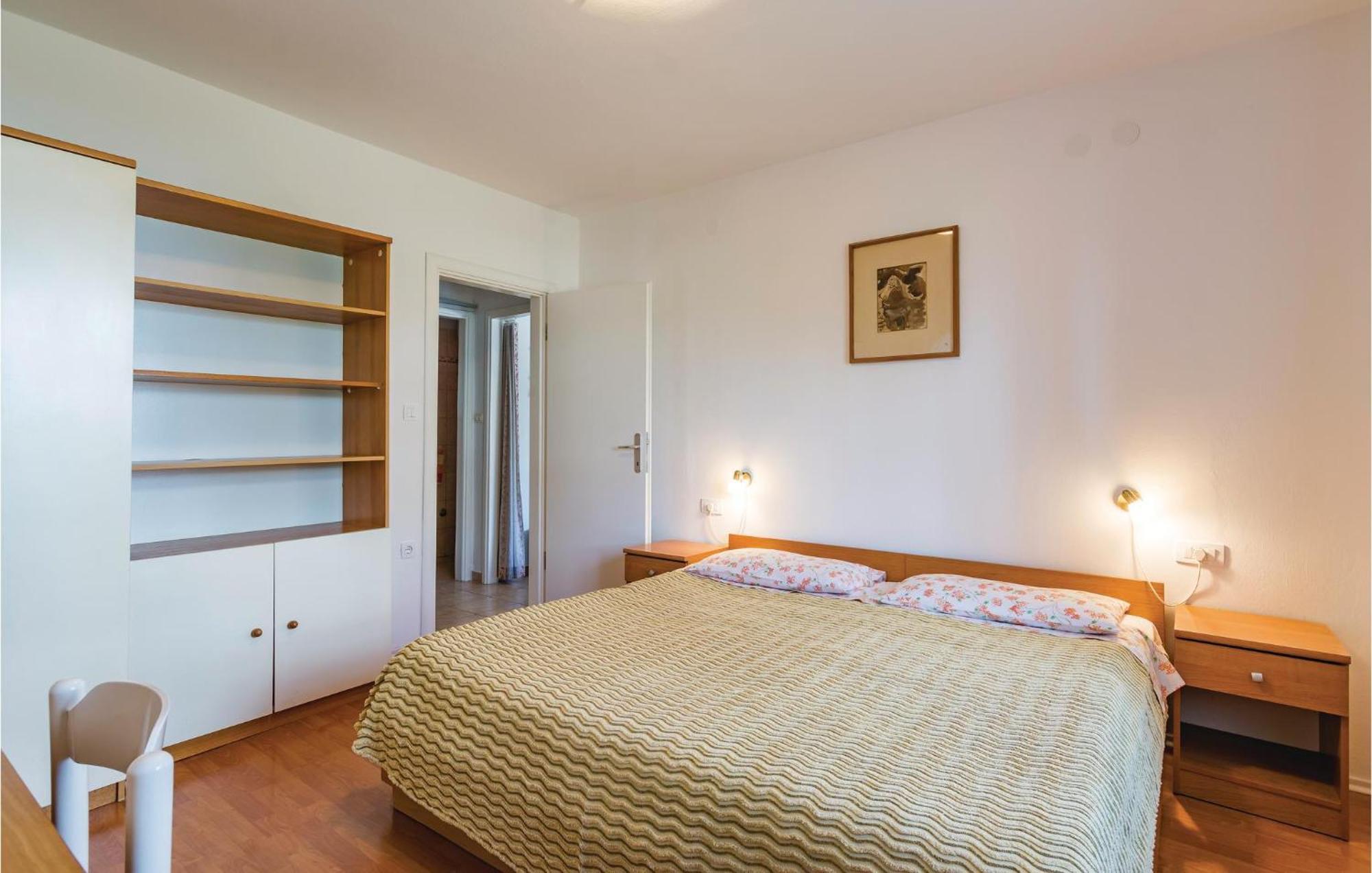 1 Bedroom Lovely Apartment In Rovinj Exteriör bild