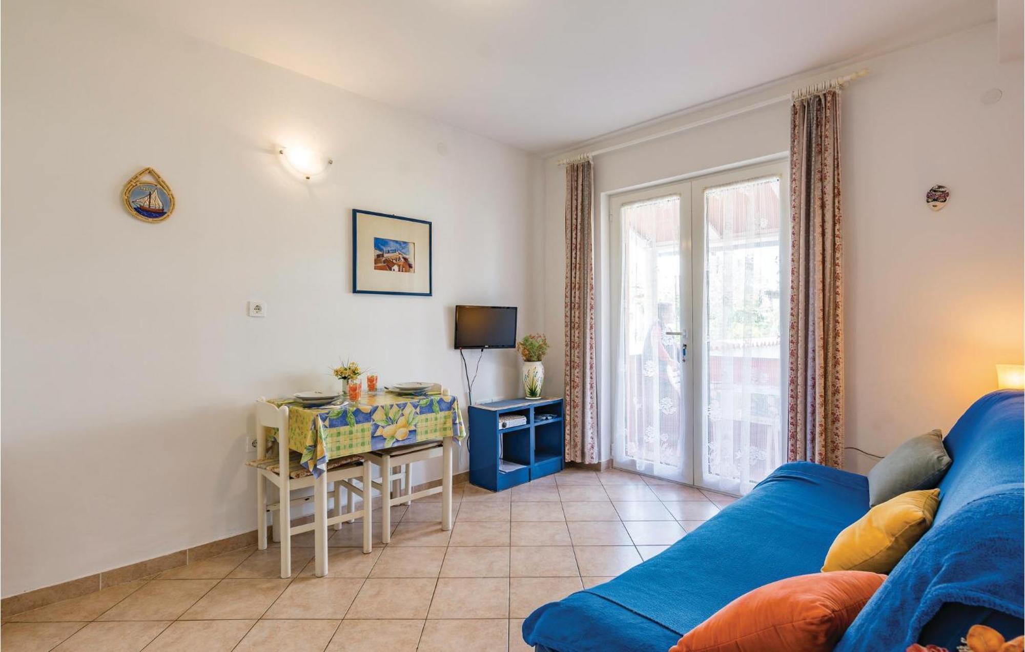 1 Bedroom Lovely Apartment In Rovinj Exteriör bild