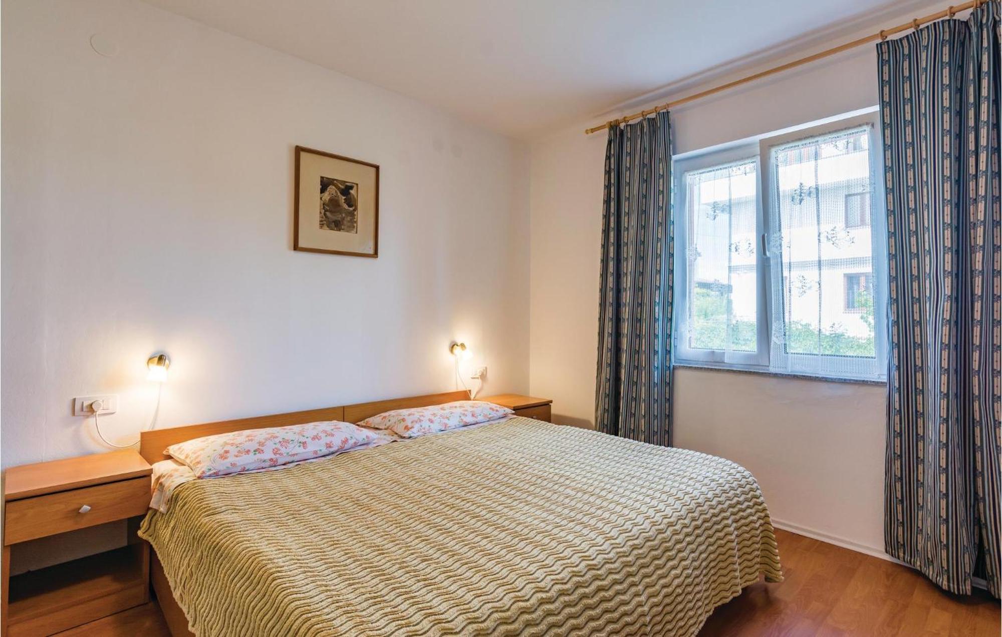 1 Bedroom Lovely Apartment In Rovinj Exteriör bild